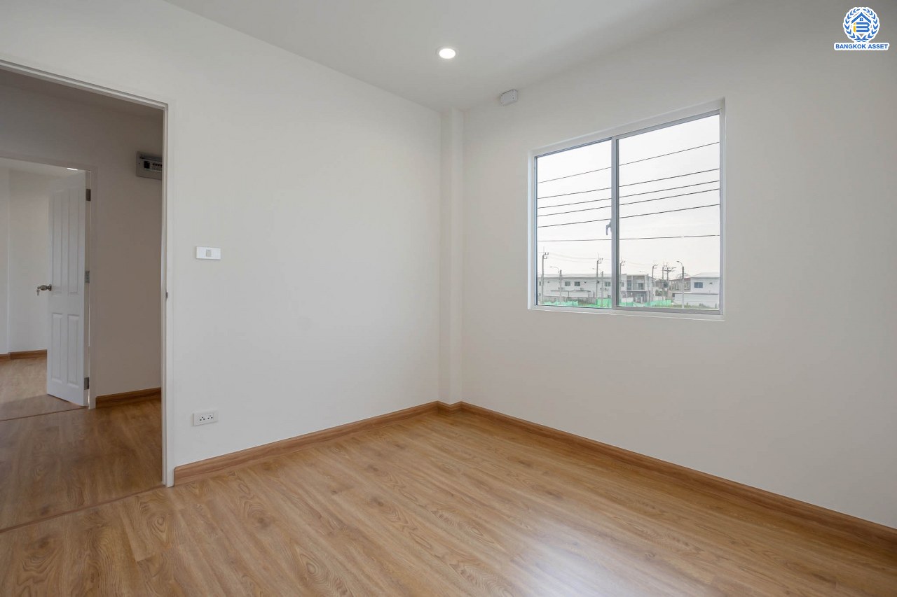 บ้านมือสองตกแต่งใหม่ ม.เดอะไพรเวซี่ ไพร์มเพลส รัตนาธิเบศร์-บางใหญ่ พื้นที่กว้างกว่า 39 ตร.ว. รองรับทุกความสุข ฟังก์ชัน 3 ห้องนอน 2 ห้องน้ำ จอดรถได้ 1 คัน บนทำเลเดินทางสะดวก เชื่อมต่อหลายเส้นทาง ใกล้รถไฟฟ้า "สถานีบางพลู"